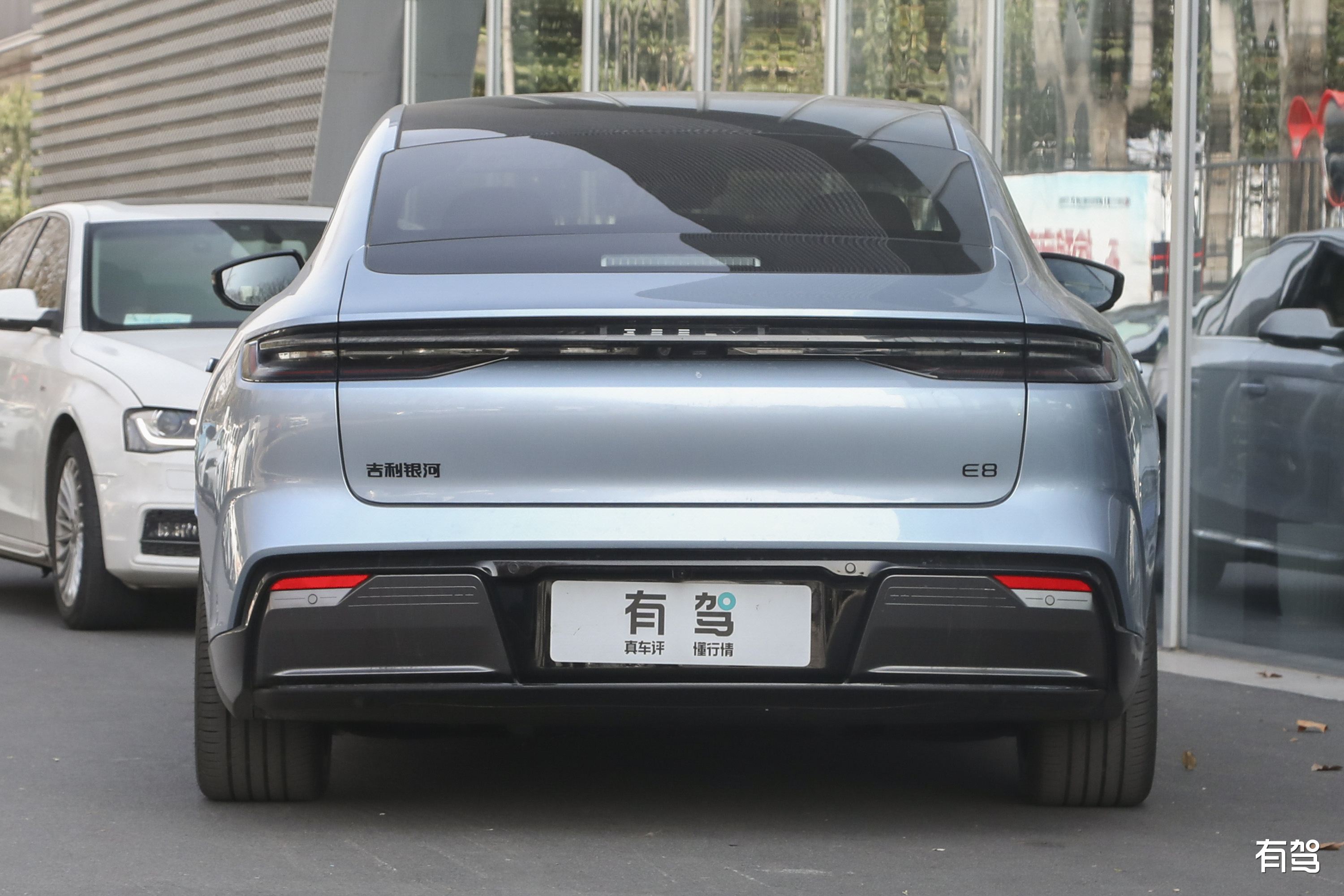 汽车吉利银河E8外观